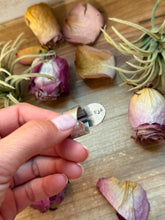 Load image into Gallery viewer, Kingman Turquoise & Pink Conch Sterling Silver Ring – Size 7.5