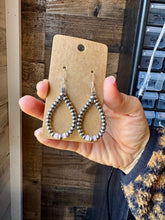 Load image into Gallery viewer, Smaller Sterling saucer Silver Pearls earrings teardrop - With Pink Conch
