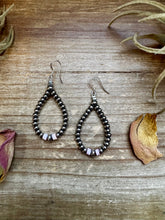 Load image into Gallery viewer, Smaller Sterling saucer Silver Pearls earrings teardrop - With Pink Conch
