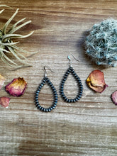 Load image into Gallery viewer, Sterling SAUCER Silver Pearls earrings teardrop
