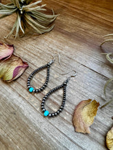 Load image into Gallery viewer, Smaller Sterling saucer Silver Pearls earrings teardrop - With Turquoise
