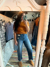 Load image into Gallery viewer, Basic Snug tee
